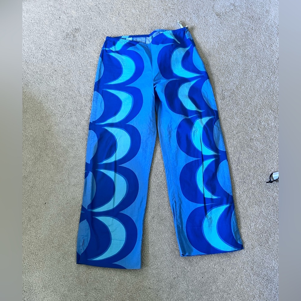 Marimekko Blue Wave Patterned Capris, Euro 32, vintage!